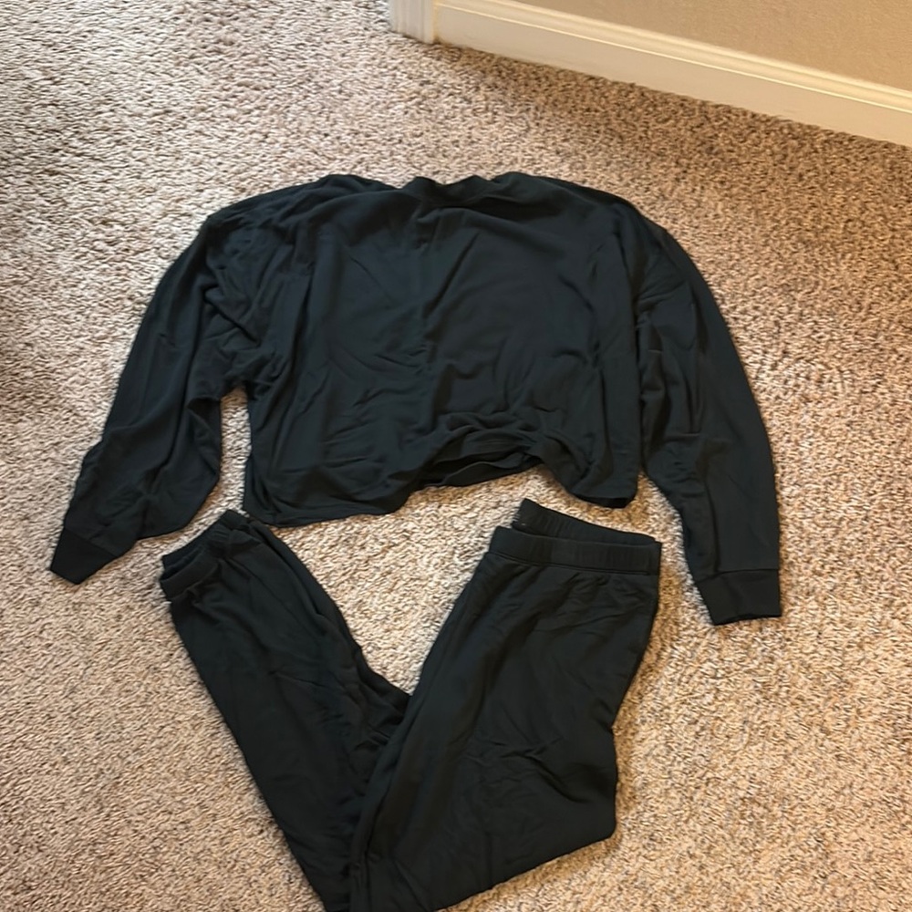 Nuuds Black Lounge Set